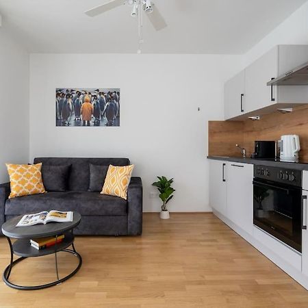 Elegant 1Br Flat With Balcony By Hm Lägenhet Wien Exteriör bild