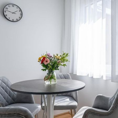 Elegant 1Br Flat With Balcony By Hm Lägenhet Wien Exteriör bild