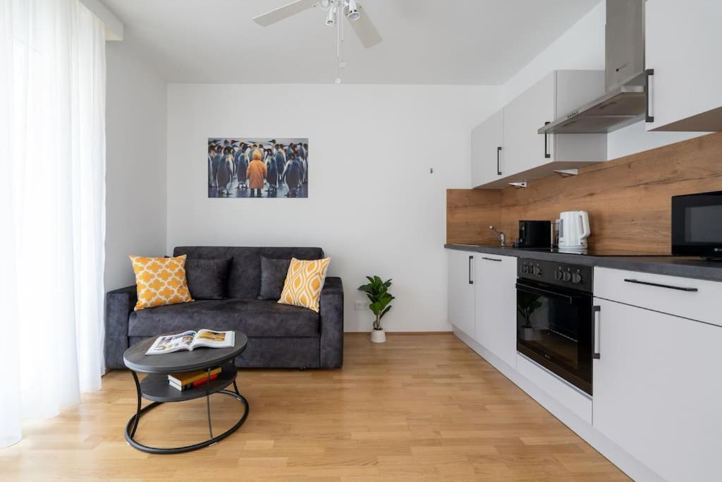 Elegant 1Br Flat With Balcony By Hm Lägenhet Wien Exteriör bild