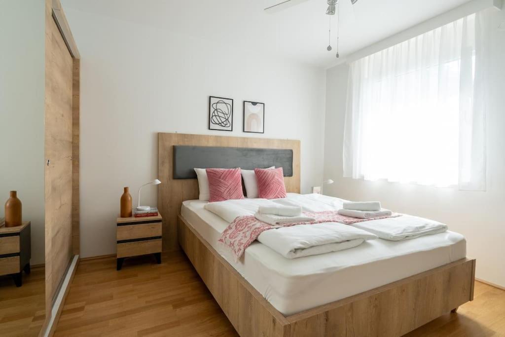 Elegant 1Br Flat With Balcony By Hm Lägenhet Wien Exteriör bild