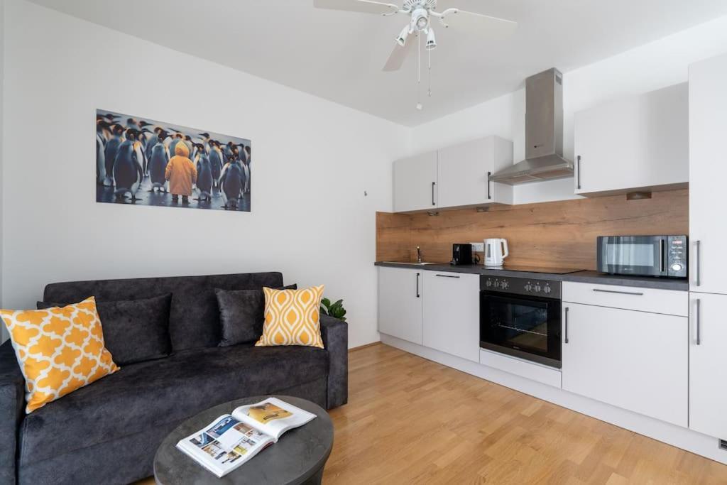 Elegant 1Br Flat With Balcony By Hm Lägenhet Wien Exteriör bild
