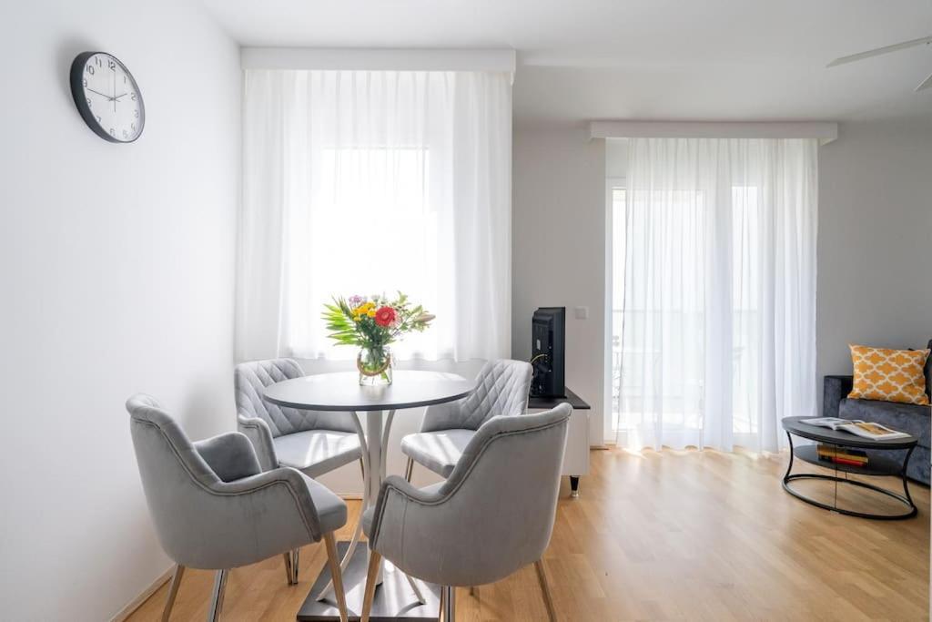 Elegant 1Br Flat With Balcony By Hm Lägenhet Wien Exteriör bild